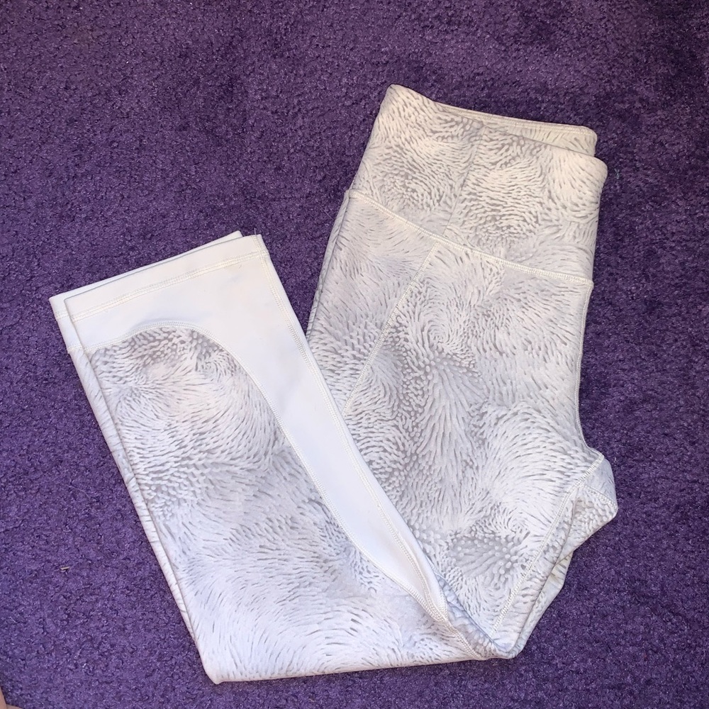 Women’s cropped athletic leggings